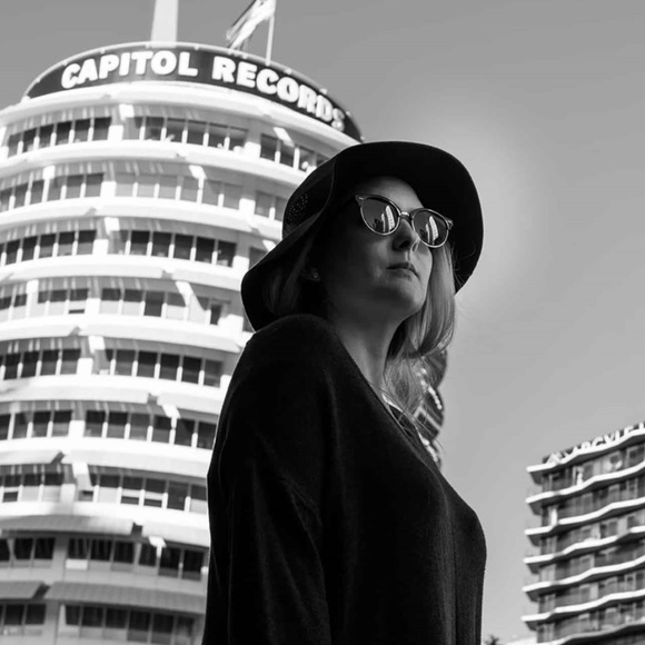 Meet Your Posher, Jennifer - Picture 2 of 9